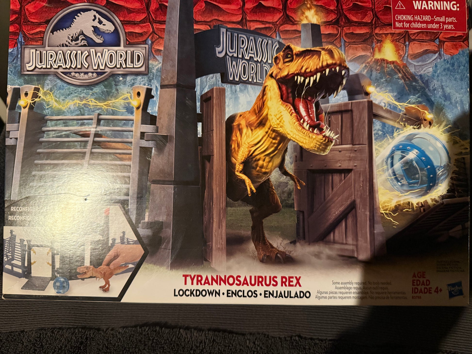 Jurassic World Park Tyrannosaurus Rex Rare Lockdown Set Never opened